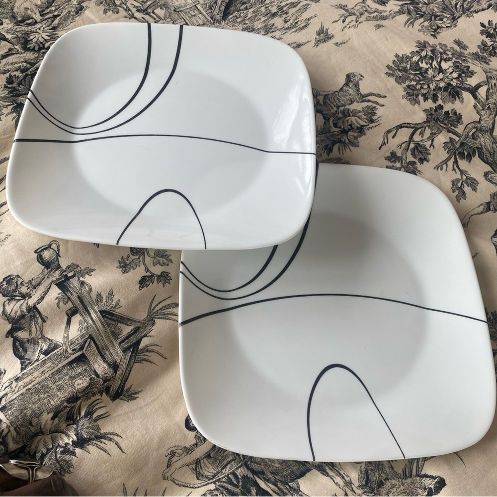 SET 2 Corelle SIMPLE LINES Square Dinner Plates 10” Excellent Condition!